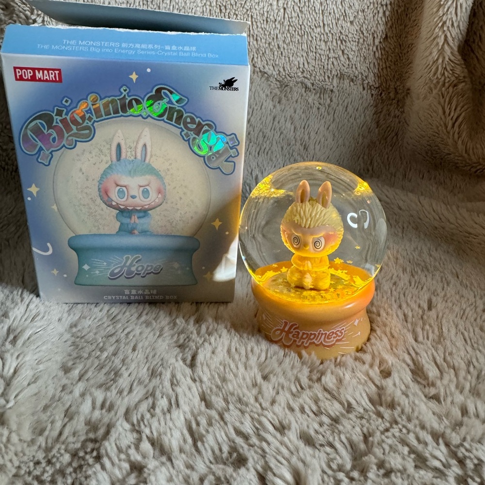 LABUBU BIE SNOW GLOBE ASIA EXCLUSIVE Pop-mart LABUBU IN “Happiness”